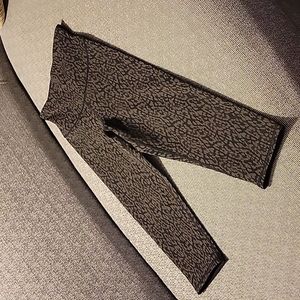 YUMMIE Reversible Talia Capri Size Small